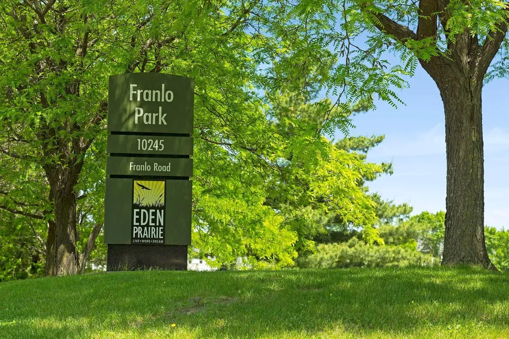 10444 Purdey Rd, Eden Prairie, MN 55347