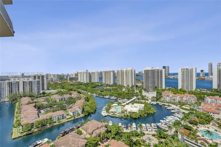 1000 W Island Blvd, Aventura, FL 33160