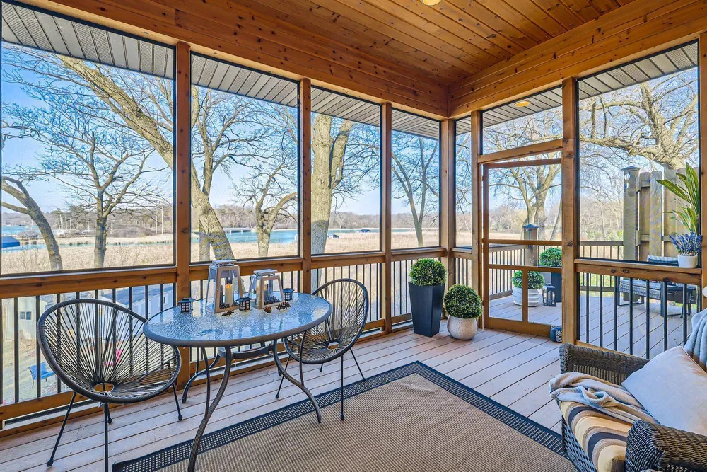 19900 Cottagewood Rd, Deephaven, MN 55331