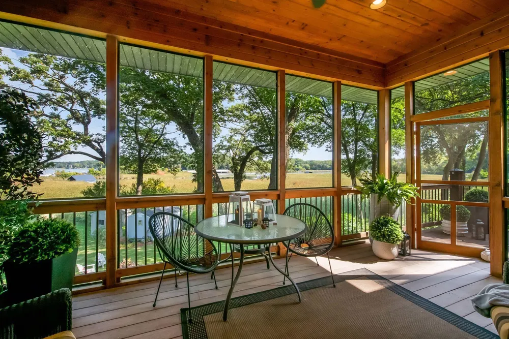 19900 Cottagewood Rd, Deephaven, MN 55331