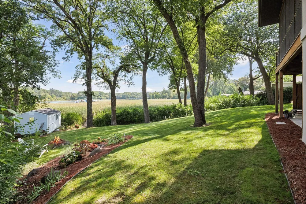 19900 Cottagewood Rd, Deephaven, MN 55331