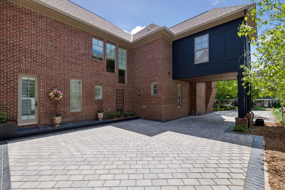 715 Rice St E, Wayzata, MN 55391