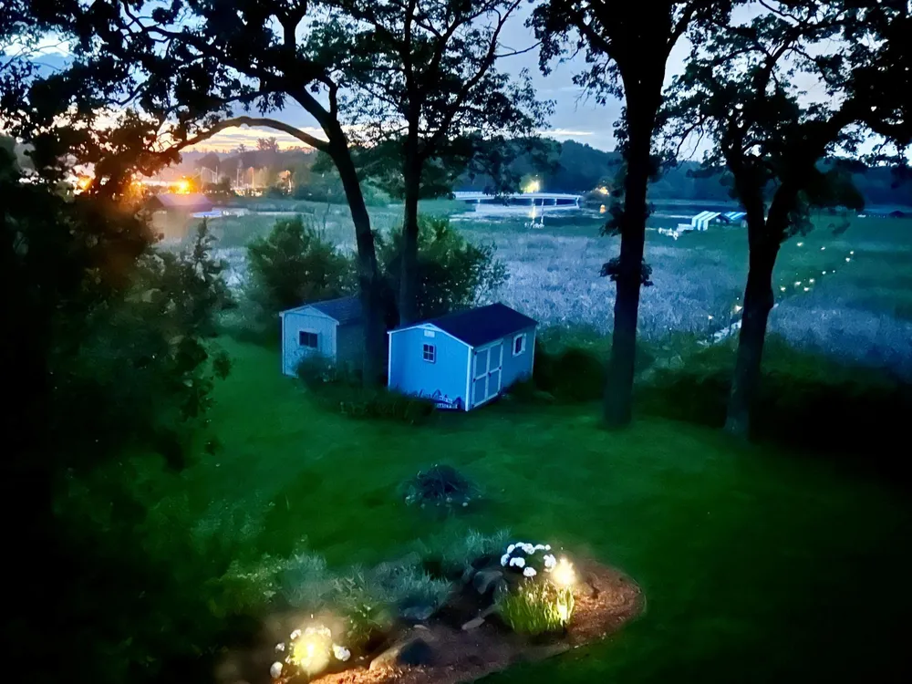 19900 Cottagewood Rd, Deephaven, MN 55331