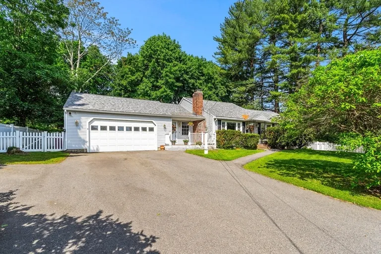 21 Guild St, Lowell, MA 01852