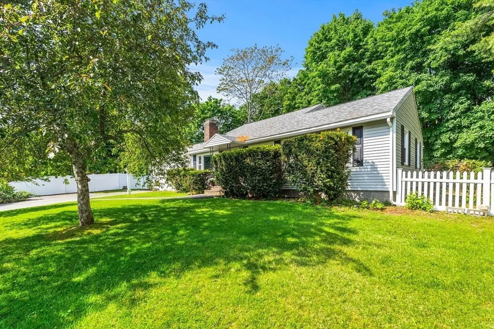21 Guild St, Lowell, MA 01852