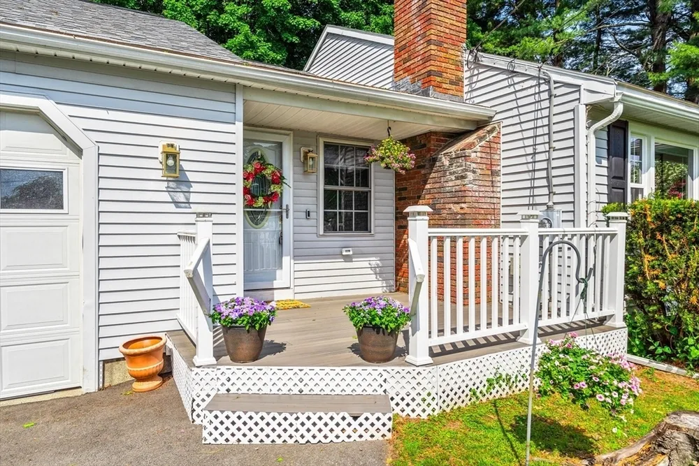 21 Guild St, Lowell, MA 01852