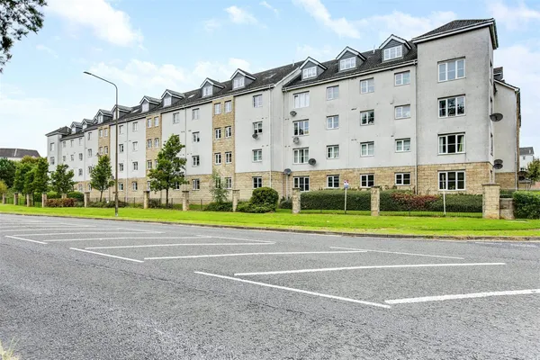 Queens Crescent, LIVINGSTON, West Lot...