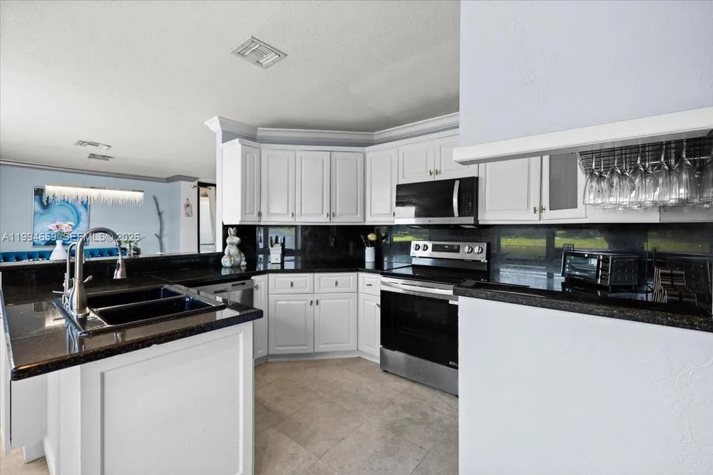 10740 NW 16th Ct, Plantation, FL 33322