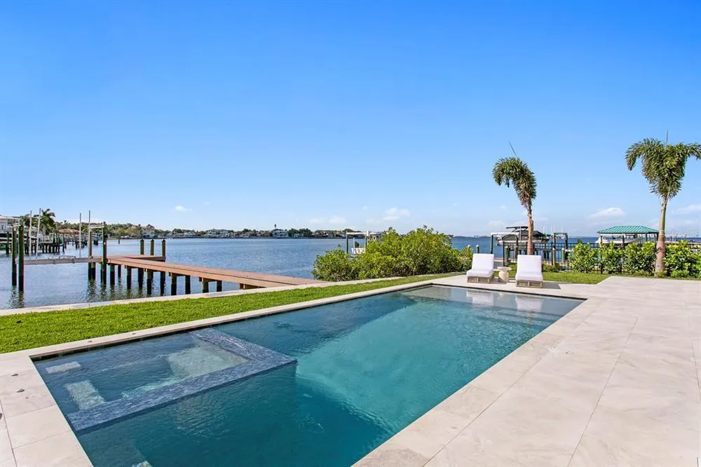 16 Sandpiper Rd, Tampa, FL 33609