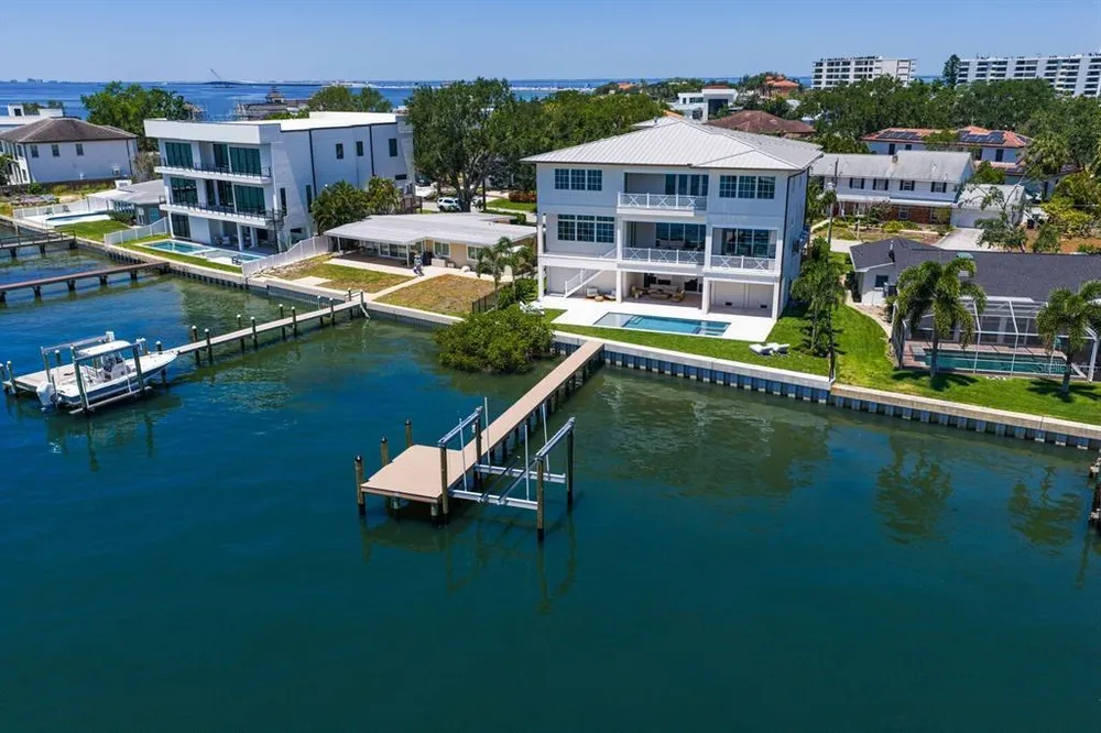 16 Sandpiper Rd, Tampa, FL 33609