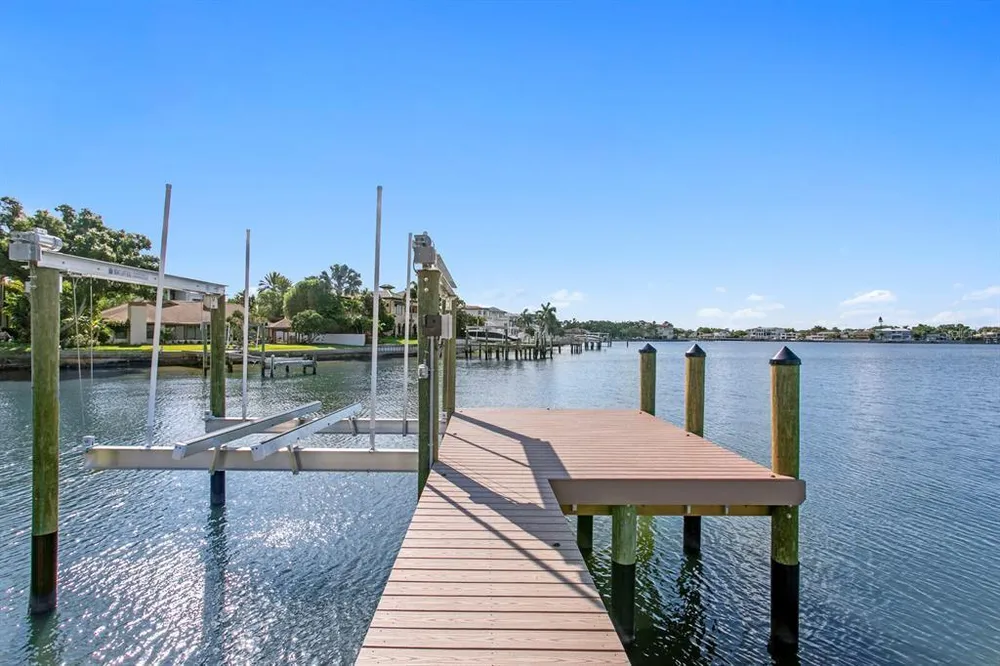 16 Sandpiper Rd, Tampa, FL 33609
