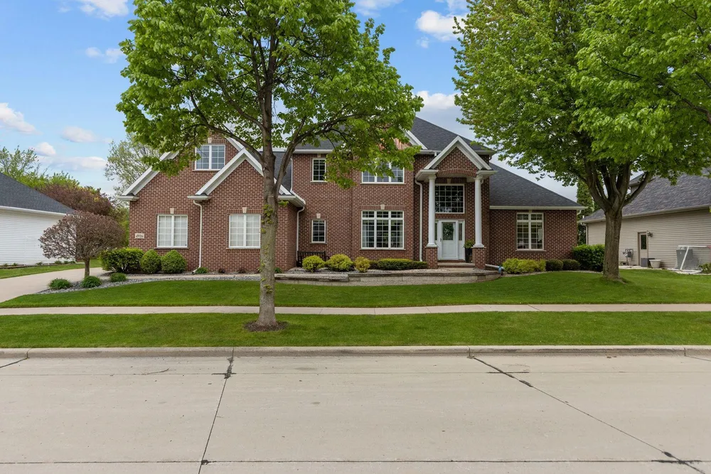 4916 N Silentwind Way, Appleton, WI 54913