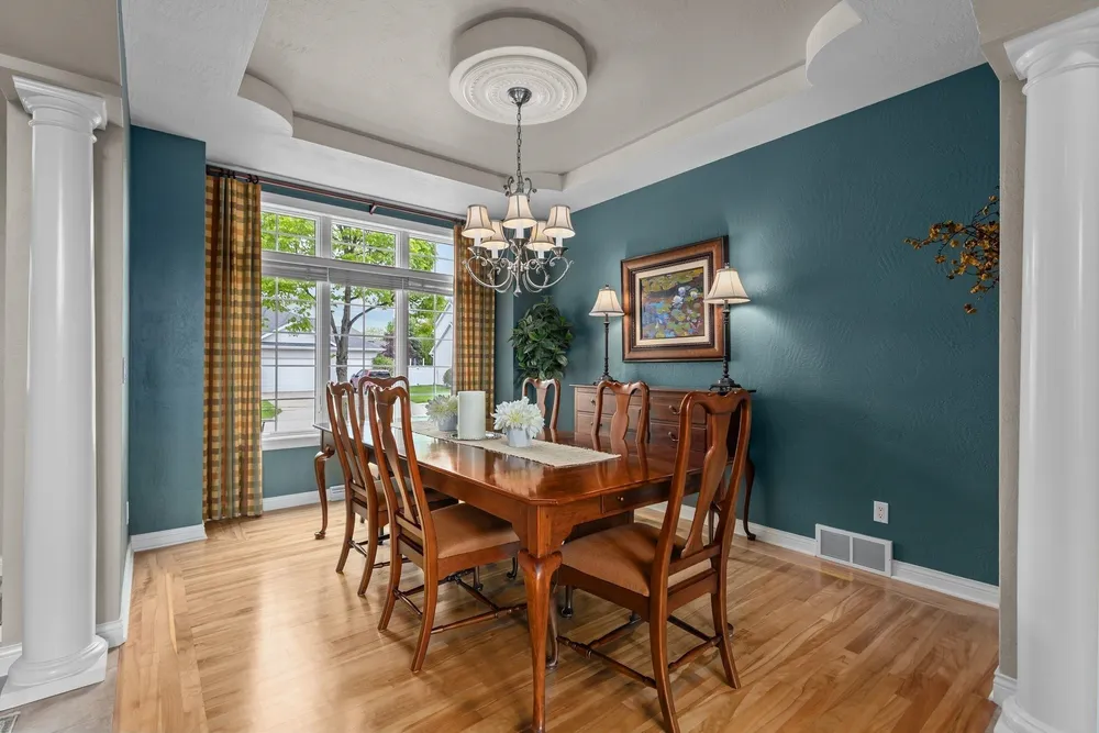 4916 N Silentwind Way, Appleton, WI 54913