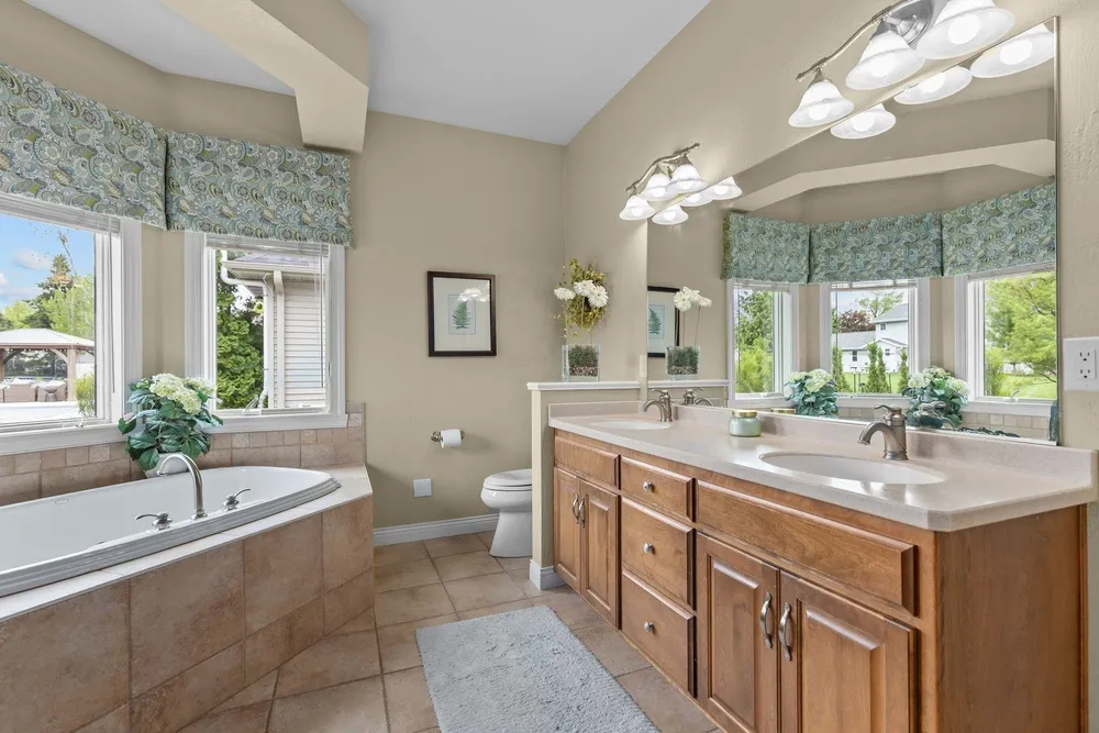 4916 N Silentwind Way, Appleton, WI 54913