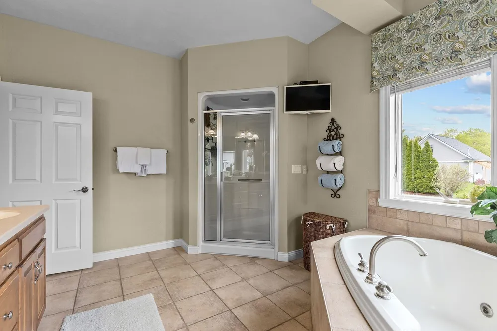 4916 N Silentwind Way, Appleton, WI 54913