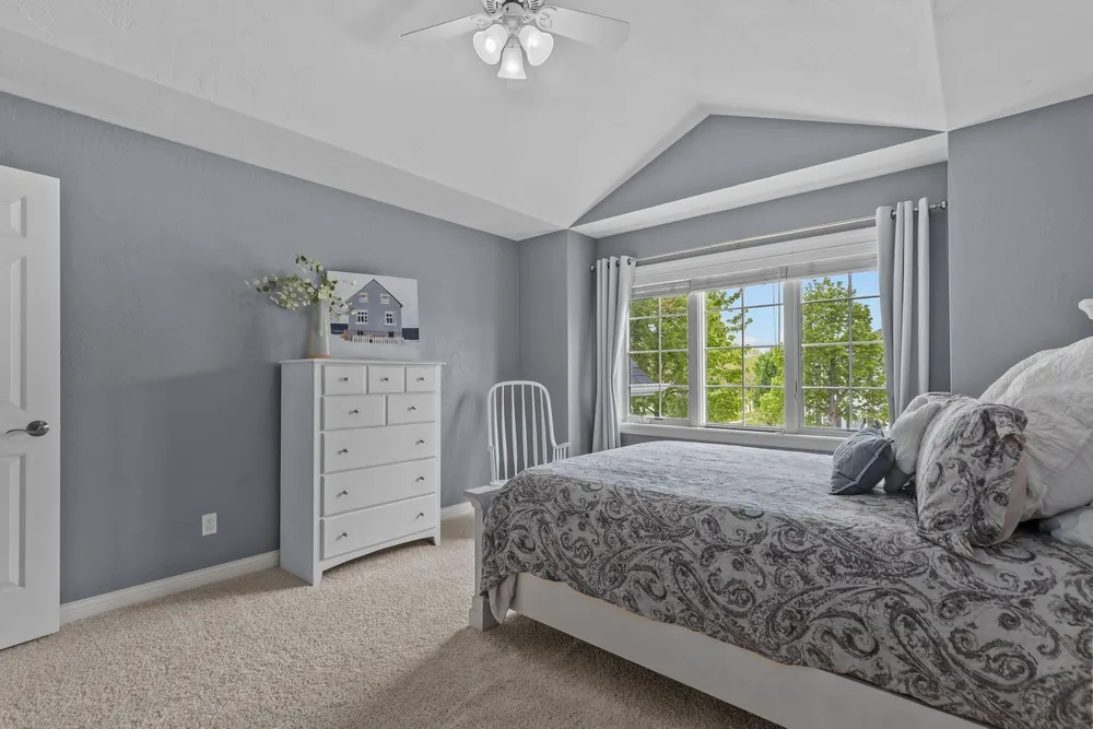 4916 N Silentwind Way, Appleton, WI 54913