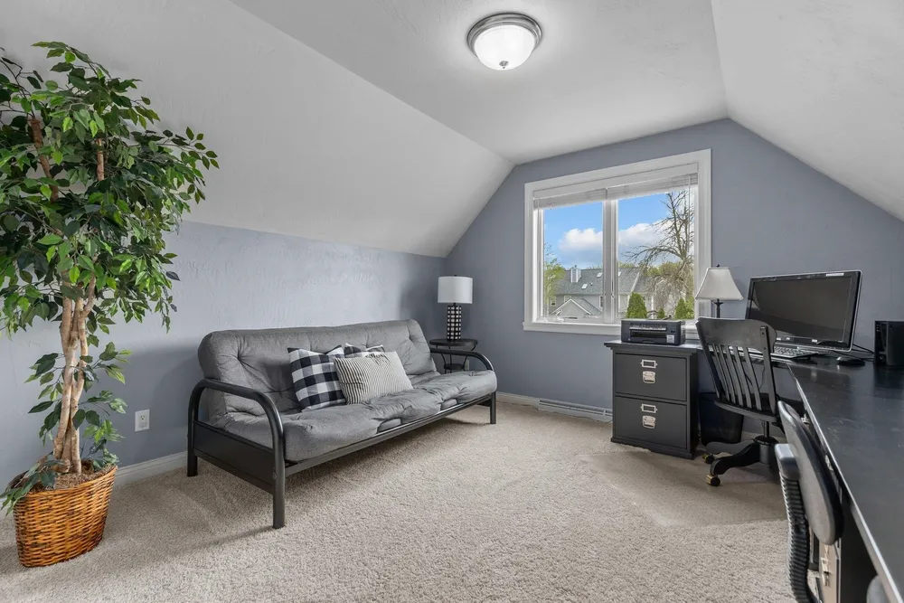 4916 N Silentwind Way, Appleton, WI 54913