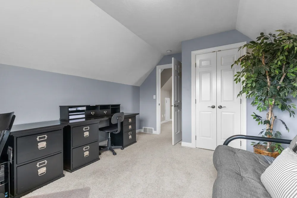 4916 N Silentwind Way, Appleton, WI 54913