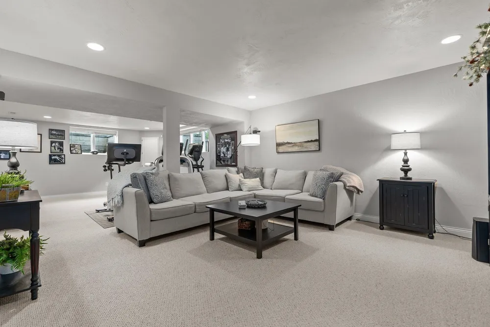 4916 N Silentwind Way, Appleton, WI 54913