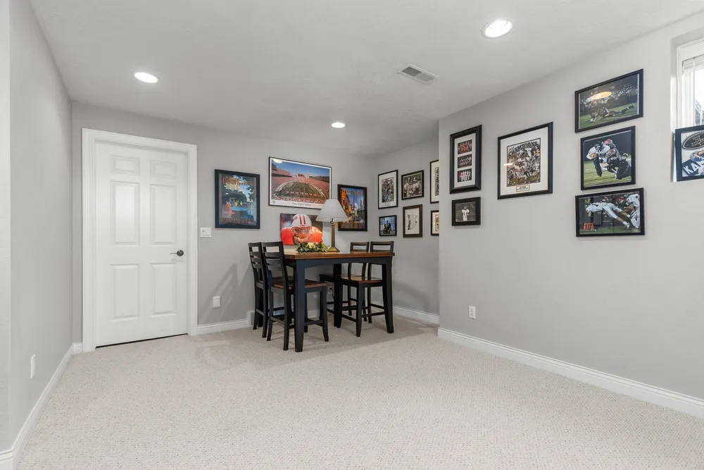 4916 N Silentwind Way, Appleton, WI 54913