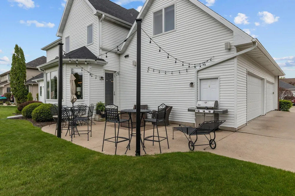 4916 N Silentwind Way, Appleton, WI 54913