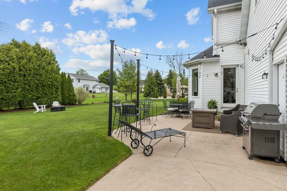 4916 N Silentwind Way, Appleton, WI 54913