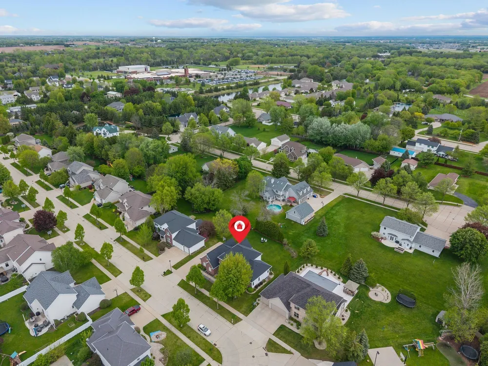 4916 N Silentwind Way, Appleton, WI 54913