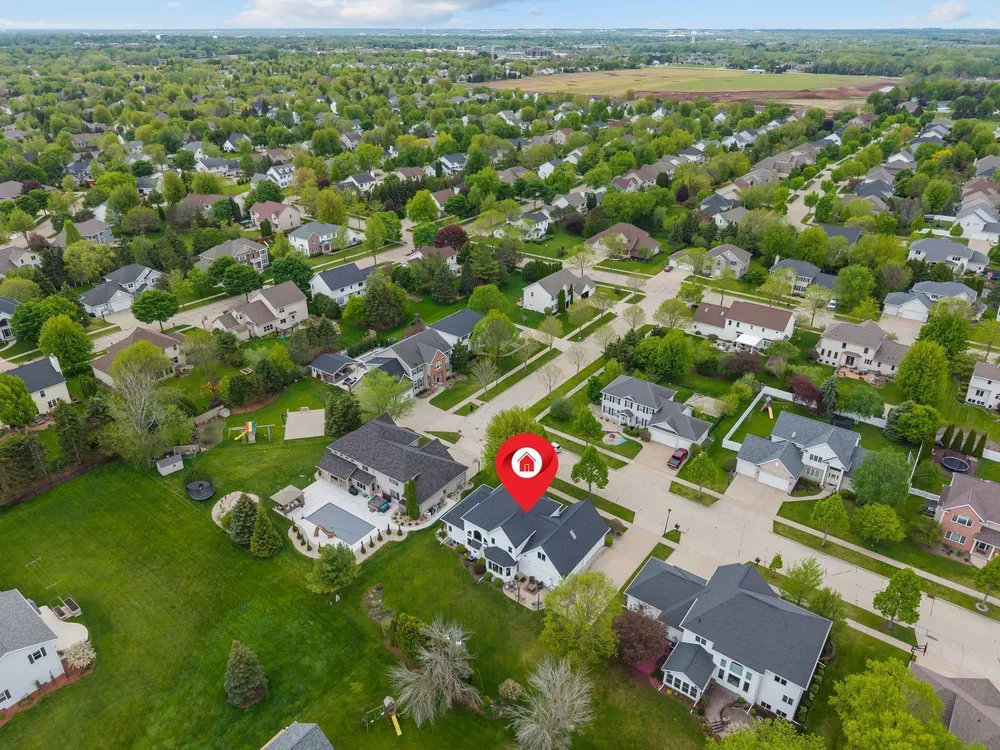 4916 N Silentwind Way, Appleton, WI 54913
