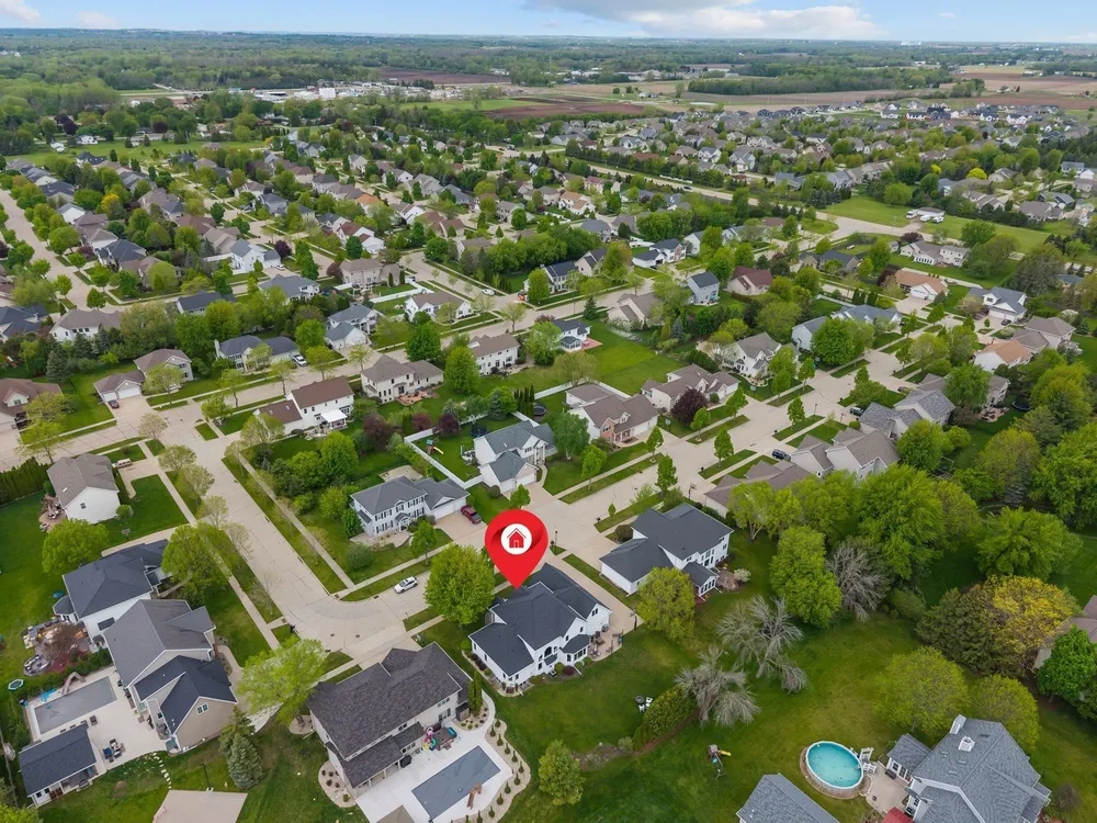 4916 N Silentwind Way, Appleton, WI 54913