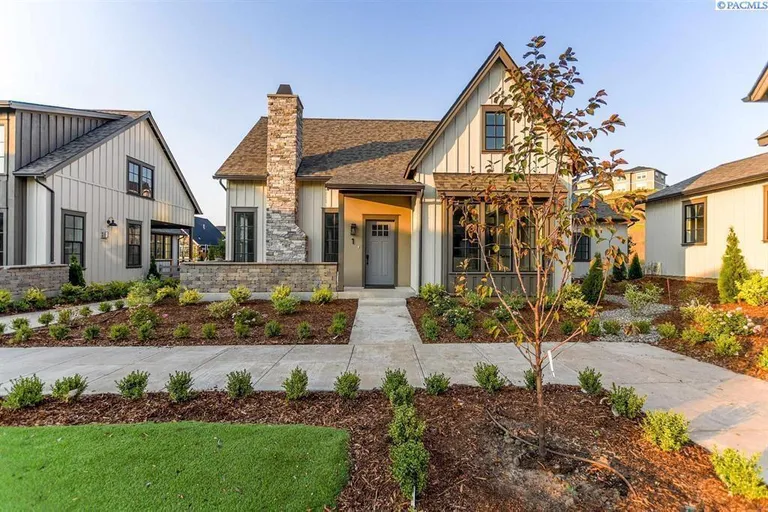 2045 NW Hidden View Ct, Pullman, WA 99163