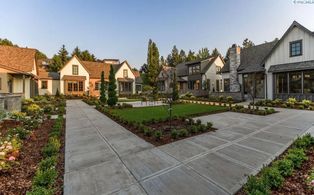 2045 NW Hidden View Ct, Pullman, WA 99163