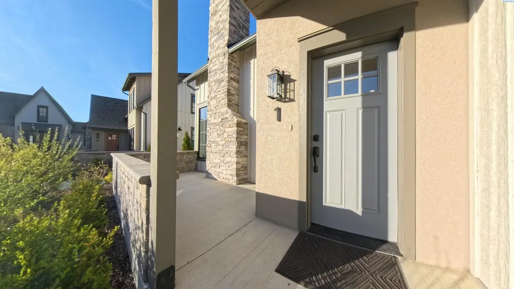 2045 NW Hidden View Ct, Pullman, WA 99163