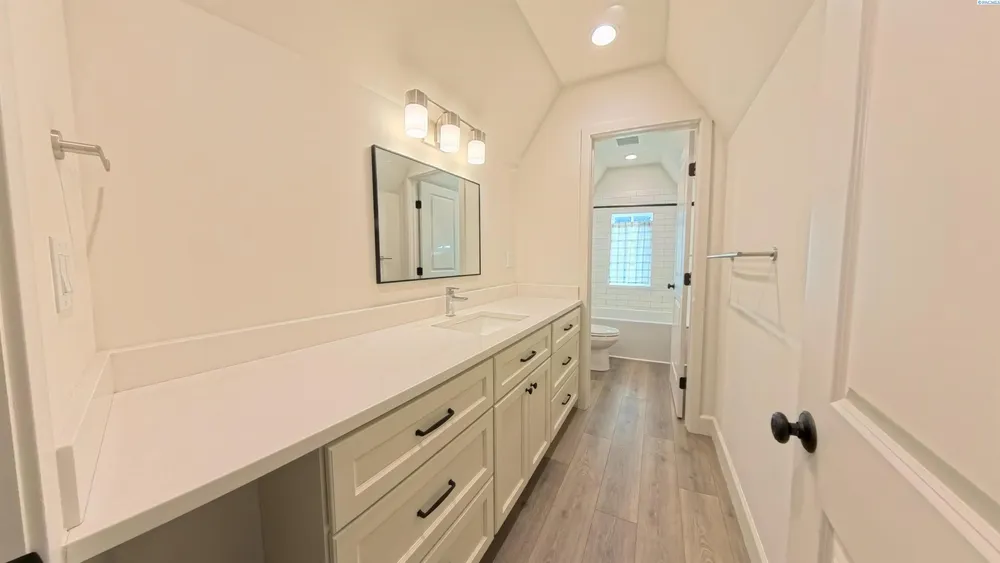 2045 NW Hidden View Ct, Pullman, WA 99163
