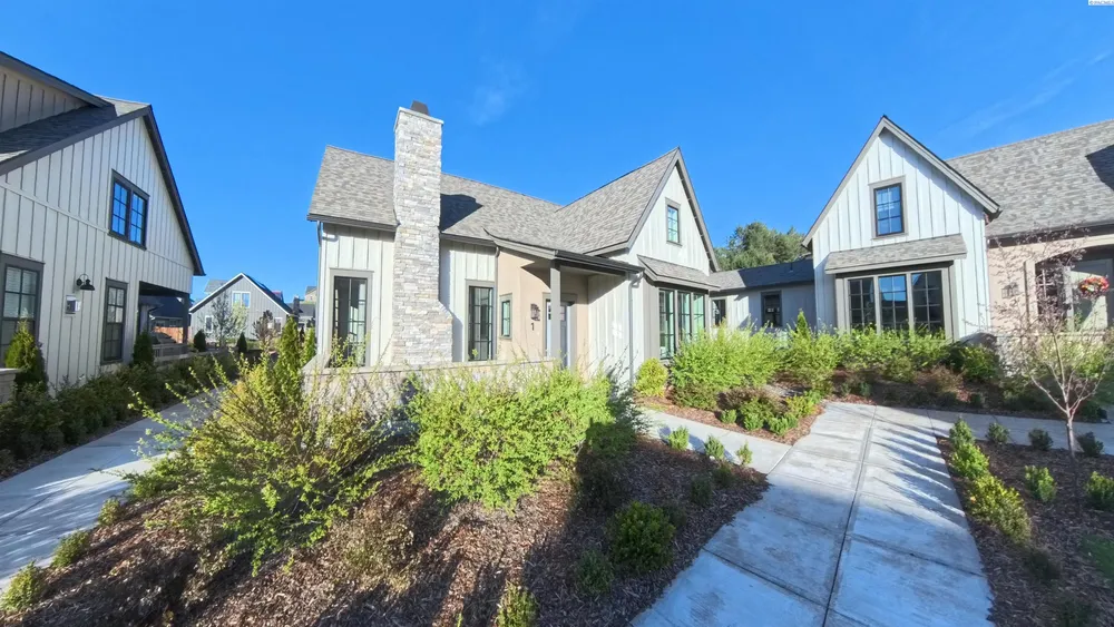 2045 NW Hidden View Ct, Pullman, WA 99163