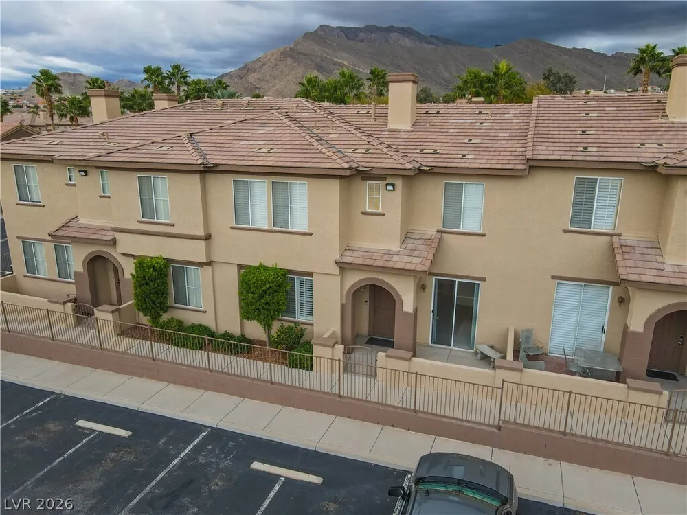 10180 Delray Beach Ave, Las Vegas, NV 89129
