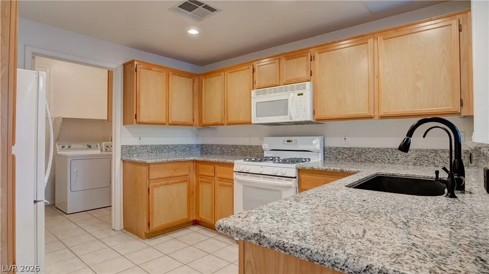 10180 Delray Beach Ave, Las Vegas, NV 89129