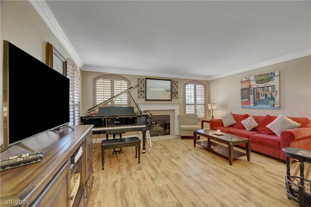 8012 Lisa Dawn Ave, Las Vegas, NV 89147