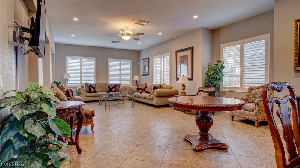 10180 Delray Beach Ave, Las Vegas, NV 89129