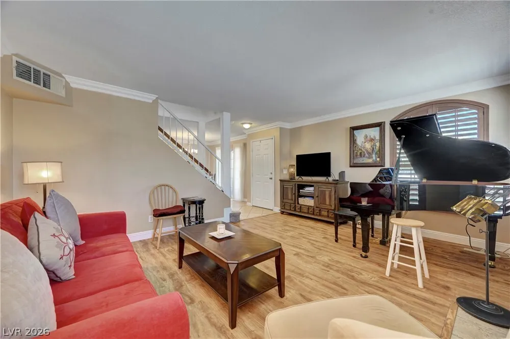 8012 Lisa Dawn Ave, Las Vegas, NV 89147