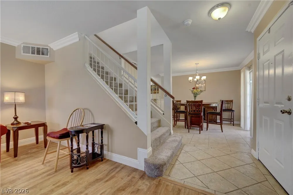 8012 Lisa Dawn Ave, Las Vegas, NV 89147