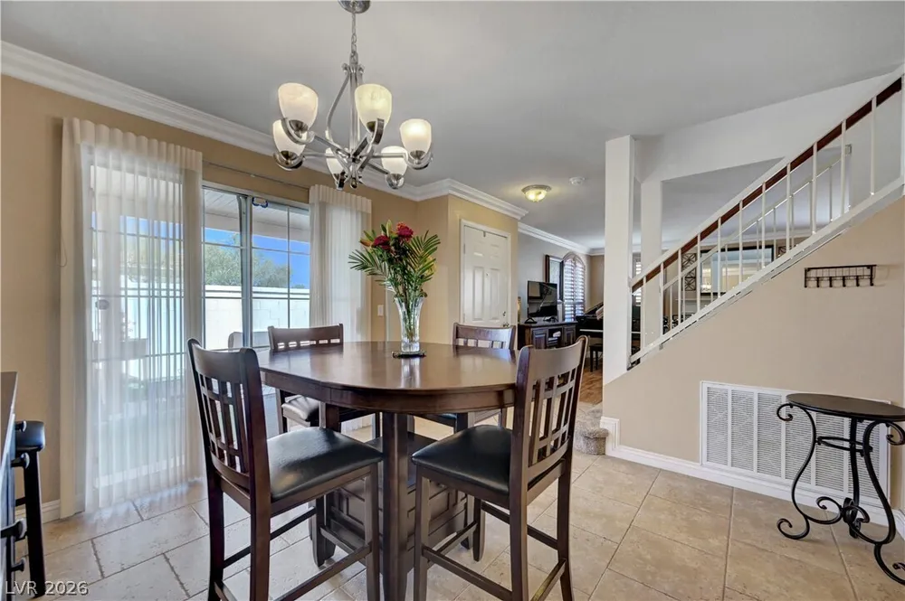 8012 Lisa Dawn Ave, Las Vegas, NV 89147