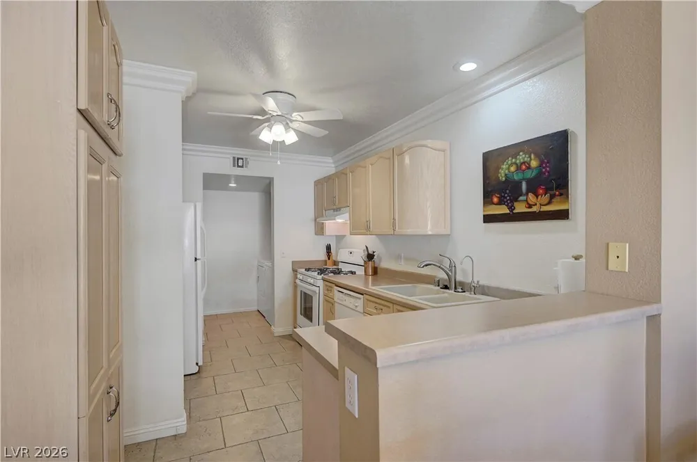 8012 Lisa Dawn Ave, Las Vegas, NV 89147