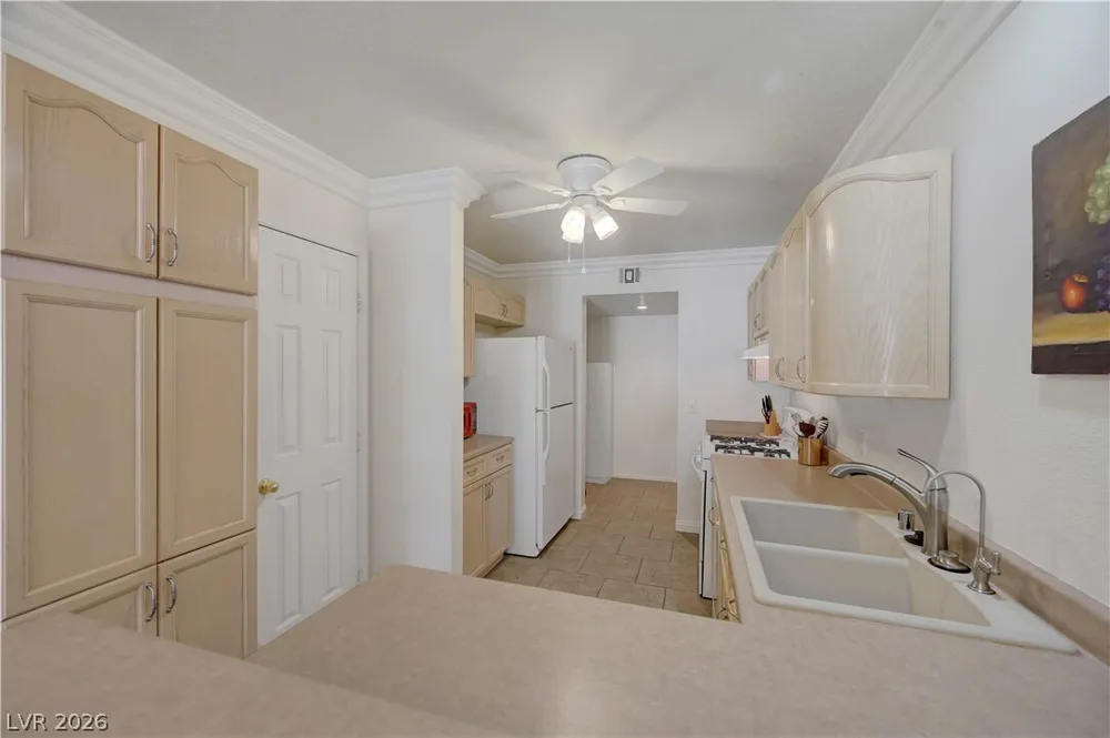 8012 Lisa Dawn Ave, Las Vegas, NV 89147