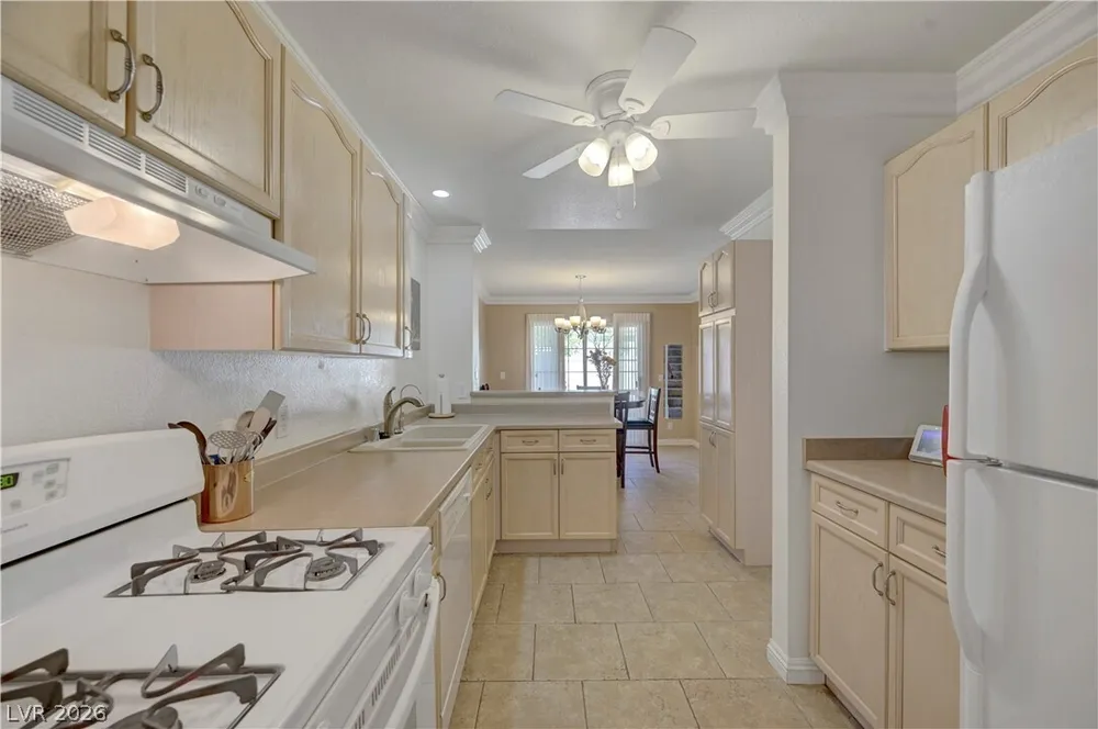 8012 Lisa Dawn Ave, Las Vegas, NV 89147