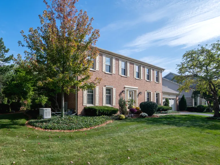 1351 Callen Ln, Des Plaines, IL 60016-8740