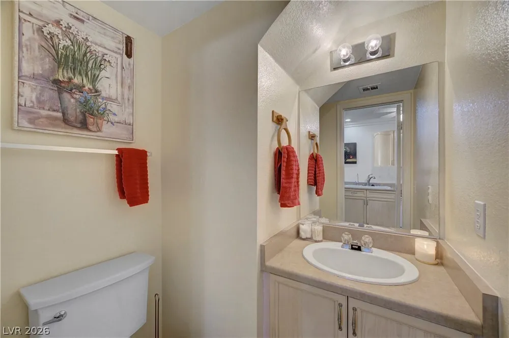 8012 Lisa Dawn Ave, Las Vegas, NV 89147