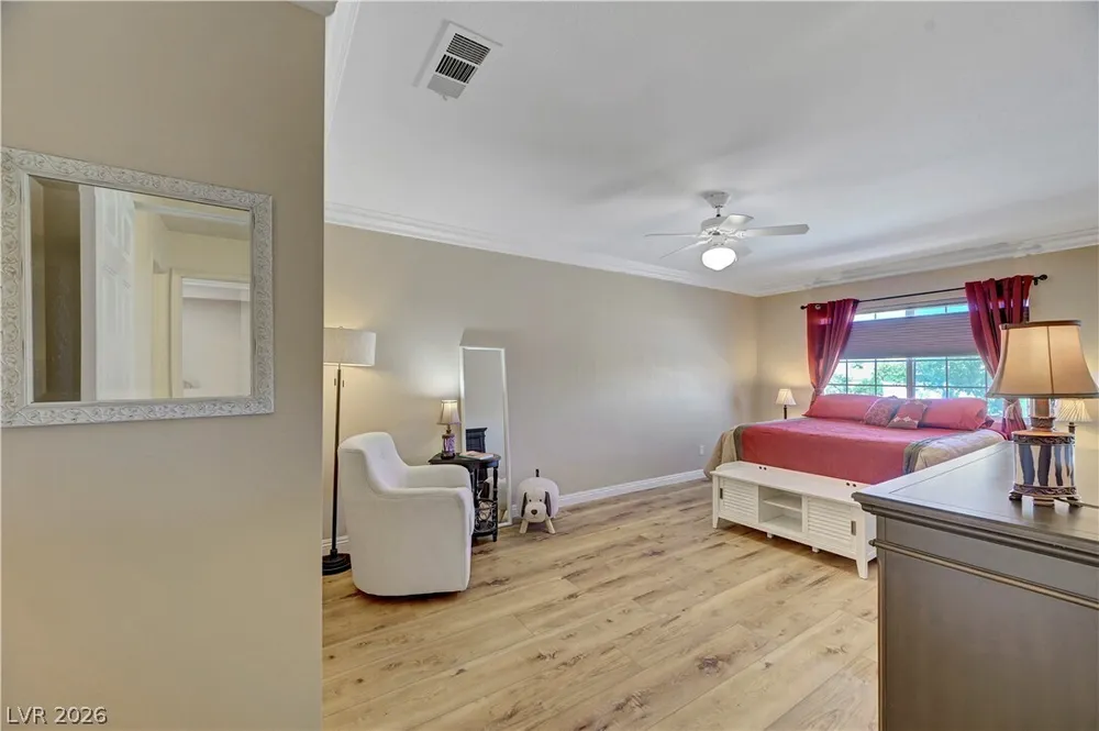 8012 Lisa Dawn Ave, Las Vegas, NV 89147