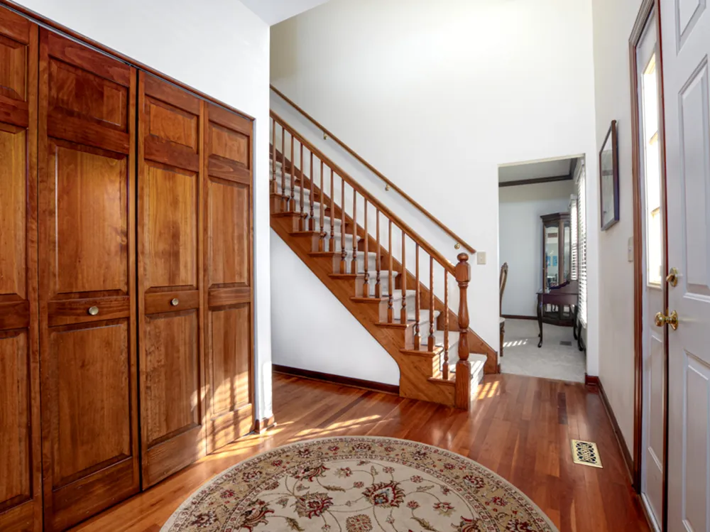 1351 Callen Ln, Des Plaines, IL 60016-8740