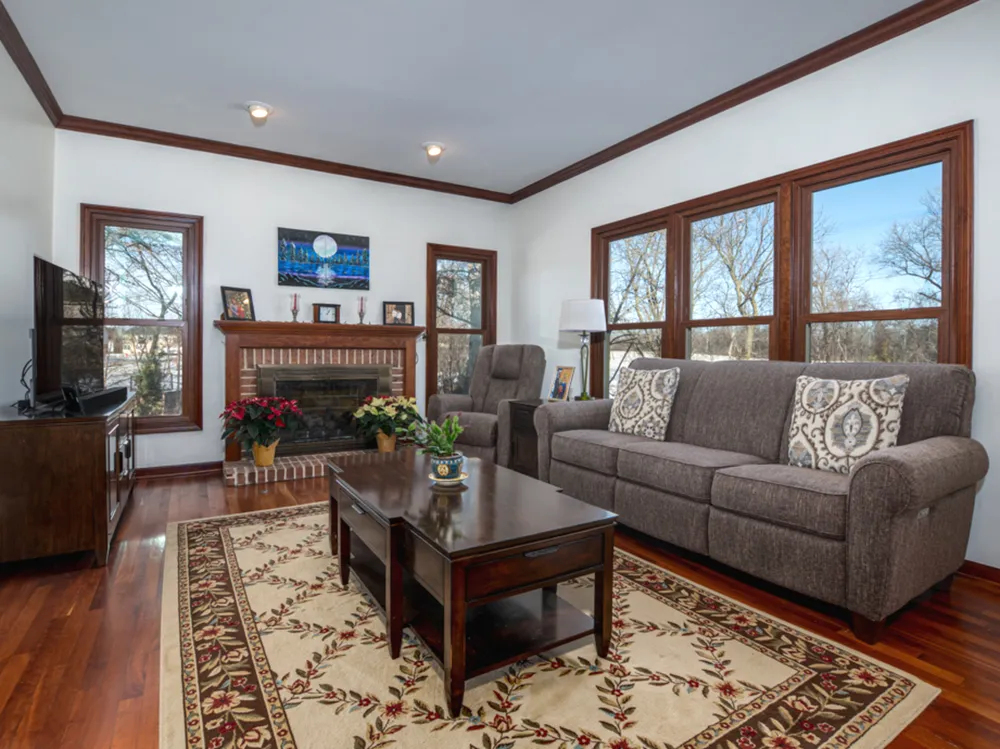 1351 Callen Ln, Des Plaines, IL 60016-8740