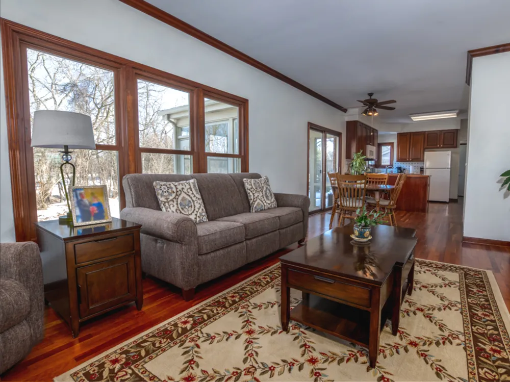 1351 Callen Ln, Des Plaines, IL 60016-8740